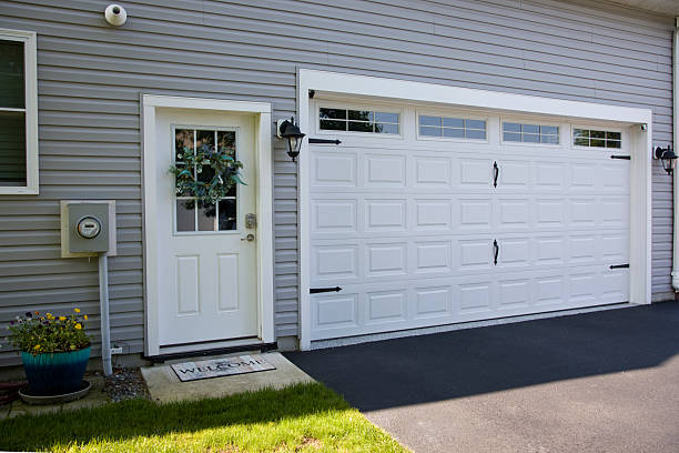 24/7 Emergency Garage Door Panel Replacement experts in Lee County County, TX